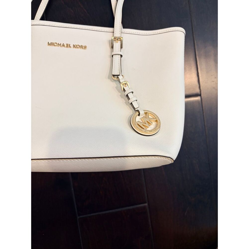Michael Kors White Saffiano Leather Tote Bag Gold MK Charm Shoulder Purse EUC Ch - Picture 2 of 8